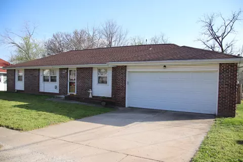 207 E Meadow Ave, Crane, MO 65633