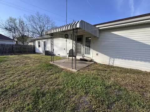 Exterior - 207 E Meadow Ave, Crane, MO 65633 photo 13 of 17