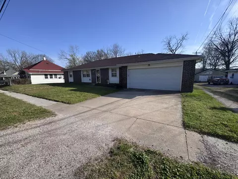 Exterior - 207 E Meadow Ave, Crane, MO 65633 photo 2 of 17