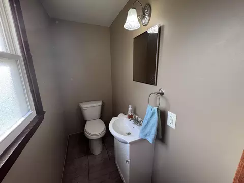 Bath - 207 E Meadow Ave, Crane, MO 65633 photo 3 of 3
