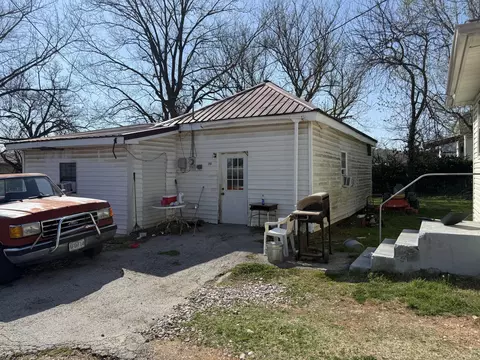 205 E Meadow Ave, Crane, MO 65633 photo 2