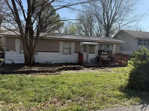 305 E Maud Ave, Crane, MO 65633