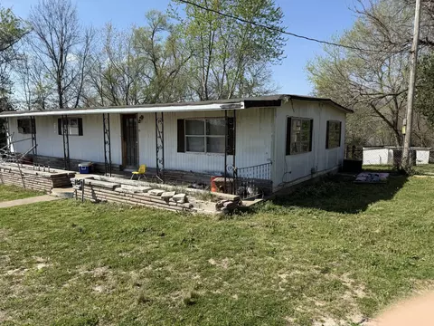 504 E Park Ave, Crane, MO 65633 photo 2