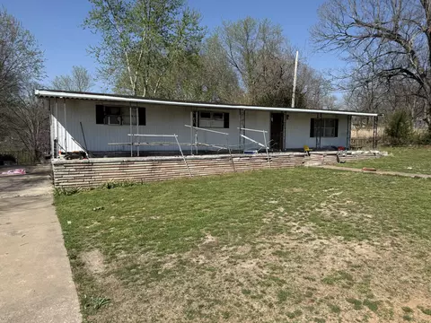 504 E Park Ave, Crane, MO 65633