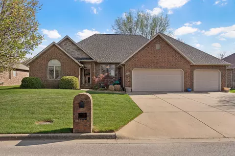 1004 W Glacier Ct, Nixa, MO 65714