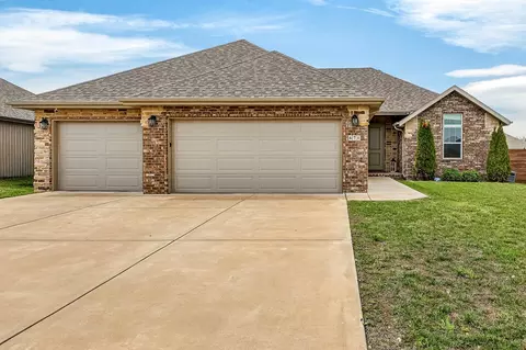 671 N Maplewood Hills Rd, Nixa, MO 65714