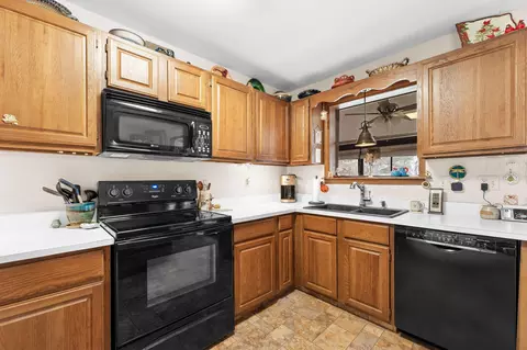 Kitchen - 28867 Fox Fire Ln, Shell Knob, MO 65747 photo 2 of 2