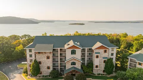 250 Lakewood Dr #5204, Hollister, MO 65672