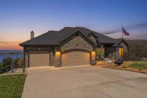 165 Split Rock Dr, Hollister, MO 65672