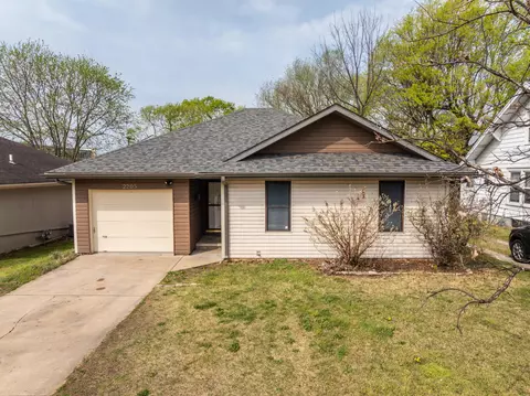 Exterior - 2205 N Prospect Ave, Springfield, MO 65803 photo 10 of 11