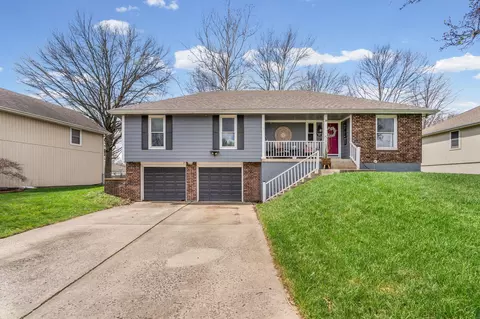 516 SE Claremont St, Lees Summit, MO 64063