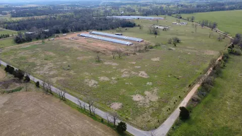 8441 Farm Road 2140, Cassville, MO 65625