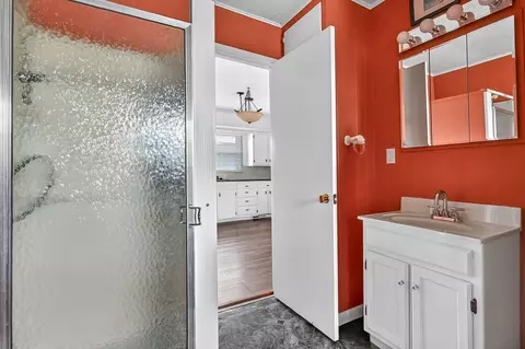 Bath - 157 Spring St, Forsyth, MO 65653 photo 4 of 5