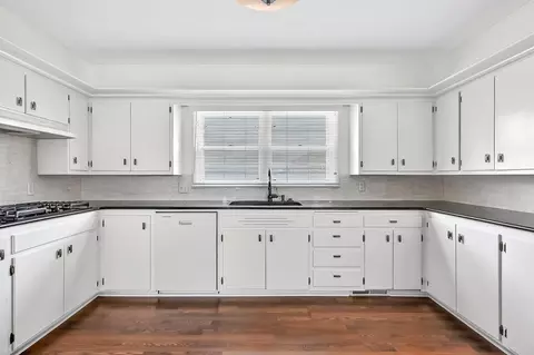 Kitchen - 157 Spring St, Forsyth, MO 65653 photo 1 of 4
