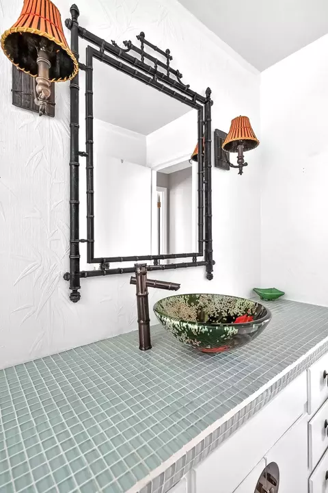 Bath - 157 Spring St, Forsyth, MO 65653 photo 3 of 5