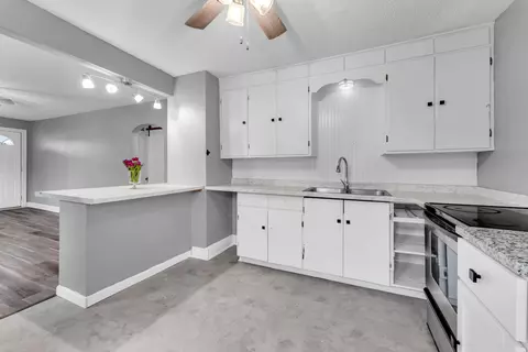 2151 N Rogers Ave, Springfield, MO 65803 photo 10