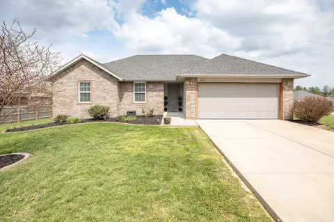 237 Maplewood Dr, Highlandville, MO 65669