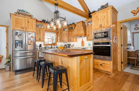 Kitchen - 16032 Farm Road 1212, Aurora, MO 65605 photo 1 of 3