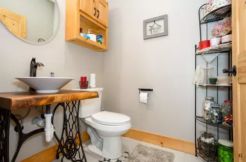 Bath - 16032 Farm Road 1212, Aurora, MO 65605 photo 1 of 4