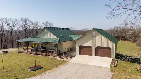 Exterior - 16032 Farm Road 1212, Aurora, MO 65605 photo 4 of 18