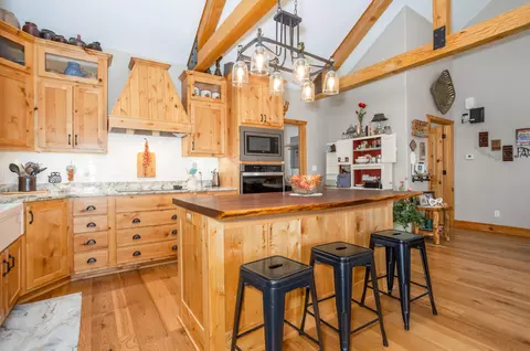 Kitchen - 16032 Farm Road 1212, Aurora, MO 65605 photo 3 of 3