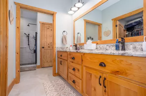Bath - 16032 Farm Road 1212, Aurora, MO 65605 photo 2 of 4