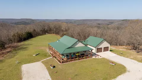 Exterior - 16032 Farm Road 1212, Aurora, MO 65605 photo 2 of 18