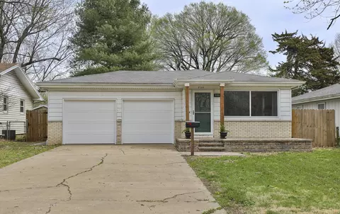 634 N Lone Pine Ave, Springfield, MO 65802