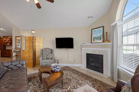 Living - 3810 E Cherry St #102, Springfield, MO 65809 photo 3 of 3