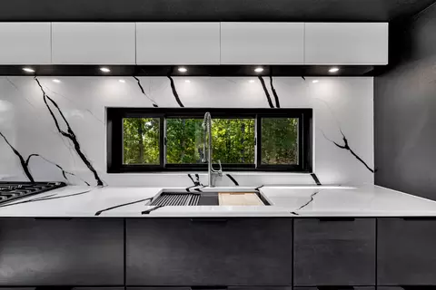 Kitchen - 1201 County Road 555b, Tecumseh, MO 65760 photo 4 of 7