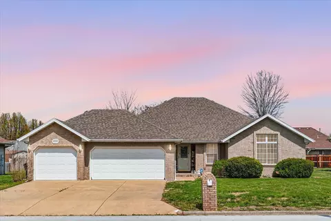 3957 W Greenwood St, Springfield, MO 65807