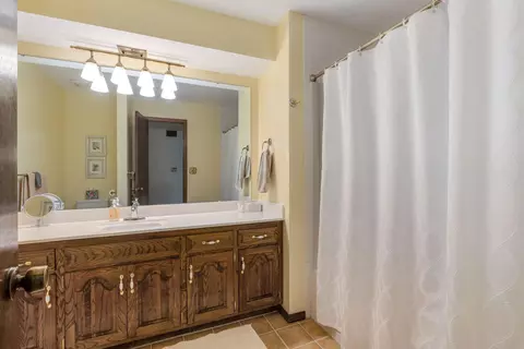 Bath - 5211 S Timberlake Dr, Springfield, MO 65804 photo 3 of 4