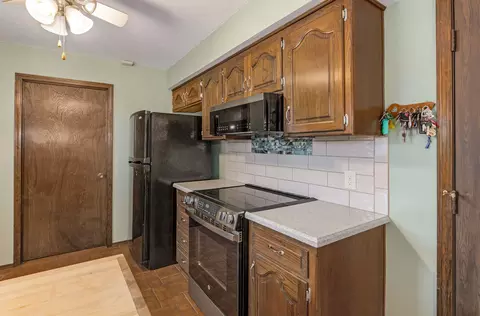 Kitchen - 5211 S Timberlake Dr, Springfield, MO 65804 photo 1 of 2