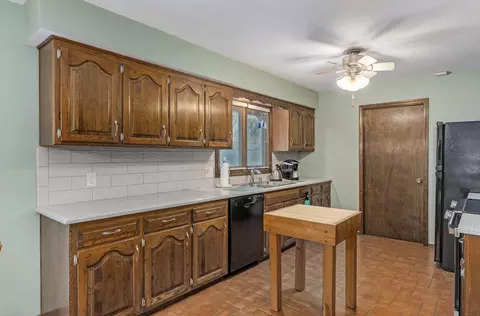 Kitchen - 5211 S Timberlake Dr, Springfield, MO 65804 photo 2 of 2