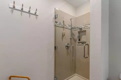 Bath - 5211 S Timberlake Dr, Springfield, MO 65804 photo 2 of 4