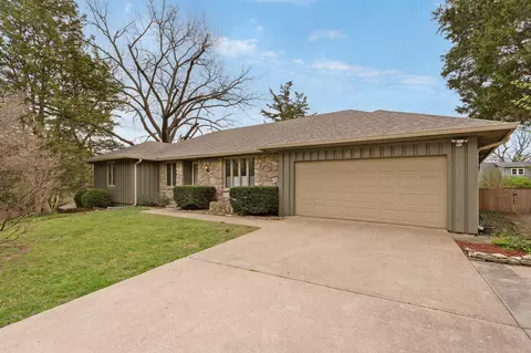 5211 S Timberlake Dr, Springfield, MO 65804