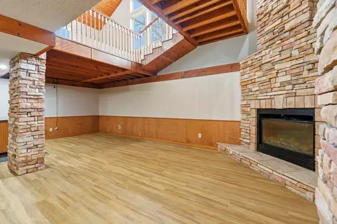 Living - 574 Skyline Dr, Forsyth, MO 65653 photo 10 of 11