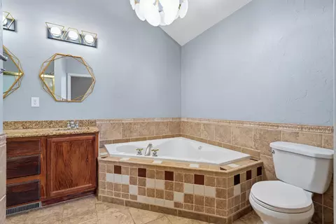 Bath - 574 Skyline Dr, Forsyth, MO 65653 photo 2 of 5
