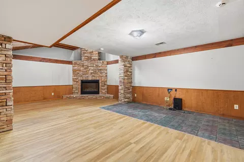 Living - 574 Skyline Dr, Forsyth, MO 65653 photo 9 of 11