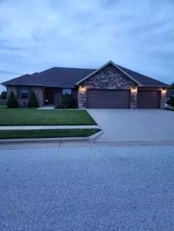 2005 E Greenwich Dr, Ozark, MO 65721 photo 2