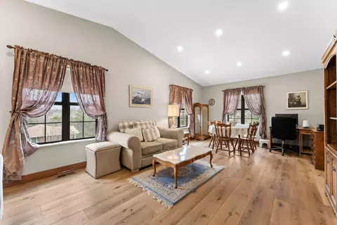 Living - 25540 Fox Woods Cir, Shell Knob, MO 65747 photo 4 of 5
