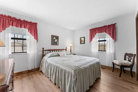 Bedroom - 25540 Fox Woods Cir, Shell Knob, MO 65747 photo 2 of 6