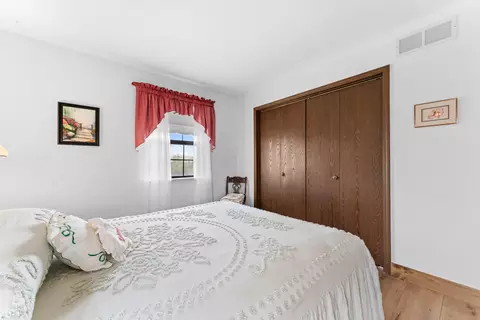 Bedroom - 25540 Fox Woods Cir, Shell Knob, MO 65747 photo 3 of 6