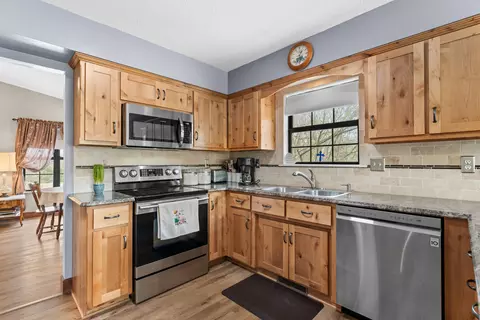 Kitchen - 25540 Fox Woods Cir, Shell Knob, MO 65747 photo 3 of 3