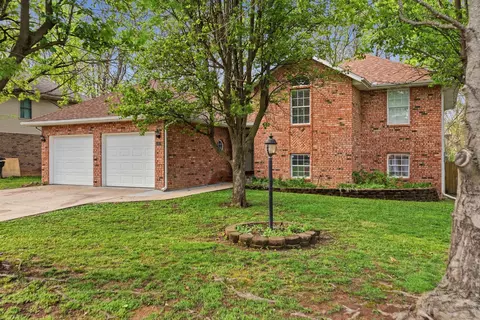 1019 E Daniels St, Aurora, MO 65605