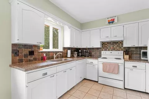 Kitchen - 25630 Foxwood Cir, Shell Knob, MO 65747 photo 2 of 3