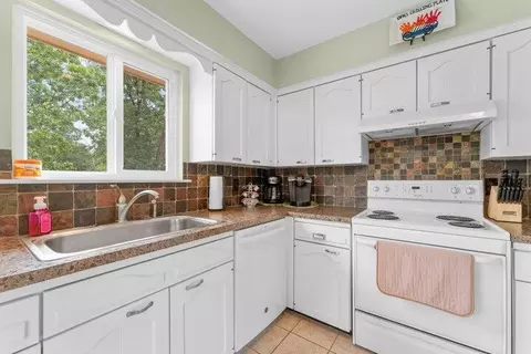 Kitchen - 25630 Foxwood Cir, Shell Knob, MO 65747 photo 3 of 3