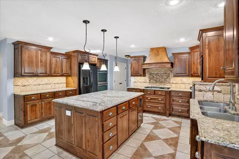 Kitchen - 3245 W Brett Dr, Springfield, MO 65810 photo 1 of 5