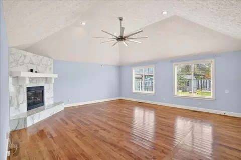 Living - 3245 W Brett Dr, Springfield, MO 65810 photo 2 of 4