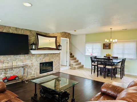 Living - 245 Velma Rd, Protem, MO 65733 photo 3 of 7